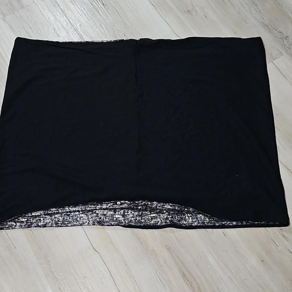 Fabletics Silver (Metallic) & Black Reversible Infinity Scarf